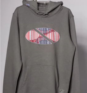 Sudadera oversize gris con bordados